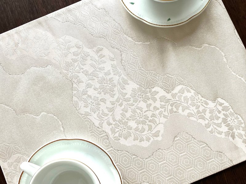 Nishijin Gorgeous Kimono Place Mat NPM003 - ผ้ารองโต๊ะ/ของตกแต่ง - ผ้าไหม ขาว