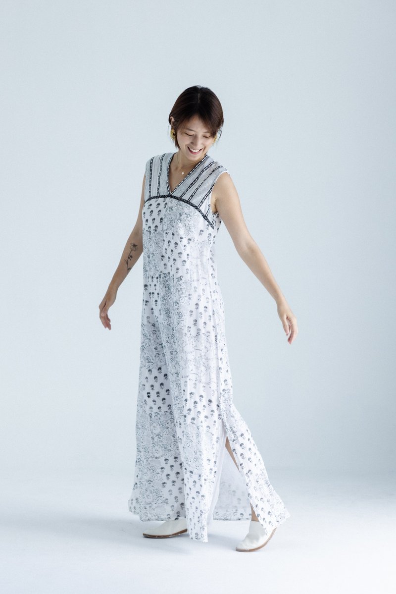 V-neck sleeveless long dress_white base with black flowers (with lining) - One Piece Dresses - Cotton & Hemp White