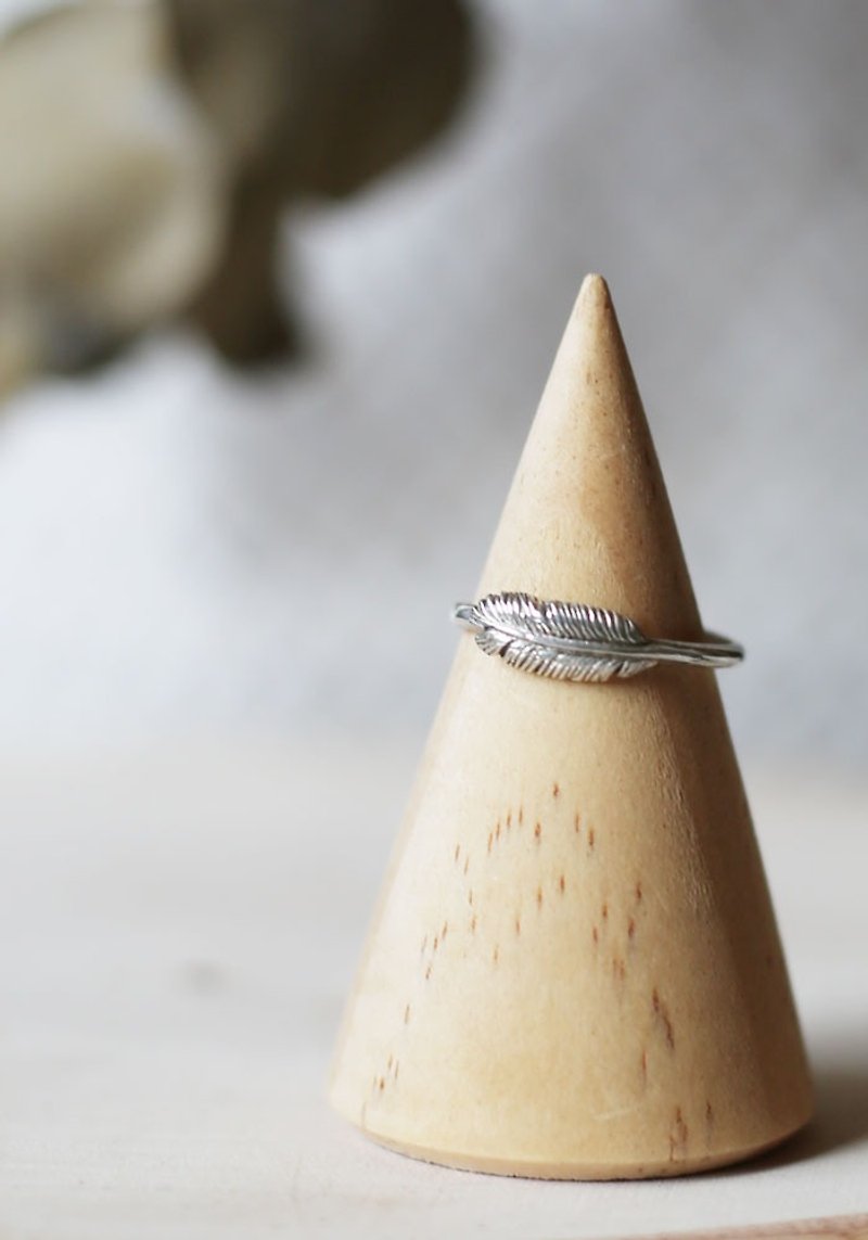 Petite Fille Handmade Silver Feather Ring - แหวนทั่วไป - โลหะ สีเงิน