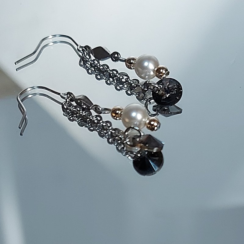SWAROVSK I Swarovski CrystalI Brilliant Black Shaped Earrings I Hypoallergenic - ต่างหู - เครื่องเพชรพลอย หลากหลายสี