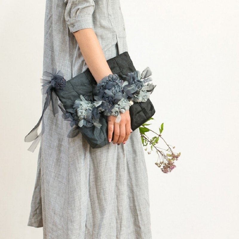 Monotone | Tatami rim | Blooming knitting pochette clutch - Messenger Bags & Sling Bags - Other Materials Black