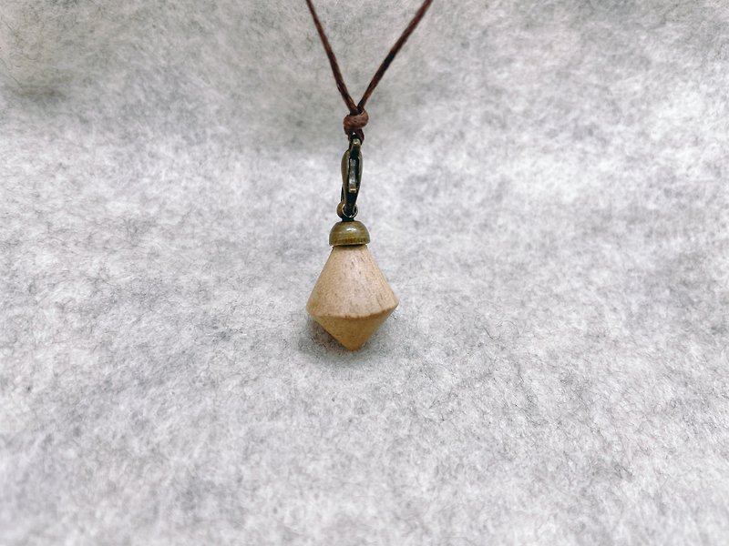 Mu Shi-Du Le - Necklaces - Wood Khaki