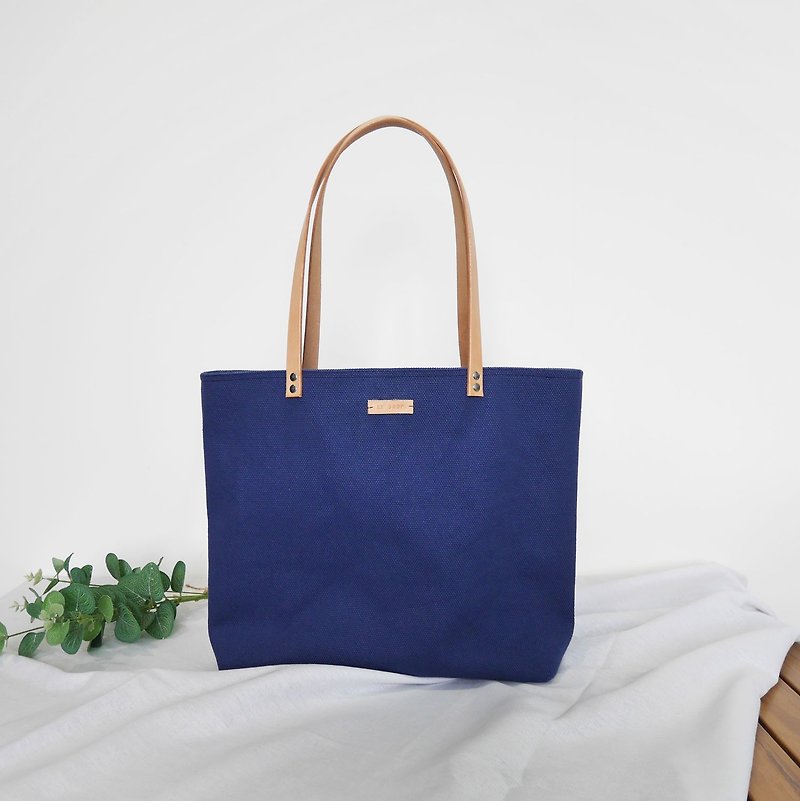 Simple Tote Canvas Bag Leather Strap - กระเป๋าถือ - ผ้าฝ้าย/ผ้าลินิน สีน้ำเงิน
