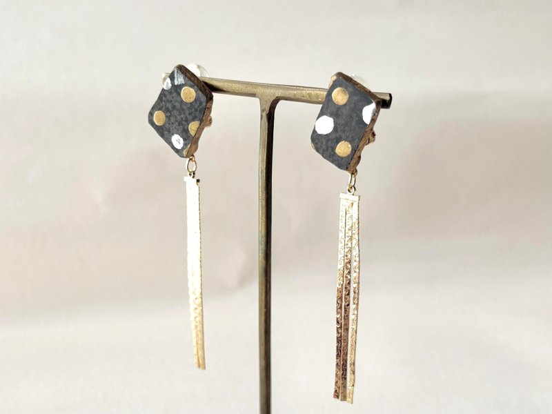 唐津焼　金継ぎ　ネジバネ式イヤリング　ゴールド　シルバー　黒　ドット柄　伝統工芸　No.383 - 耳環/耳夾/耳骨夾 - 陶 黑色