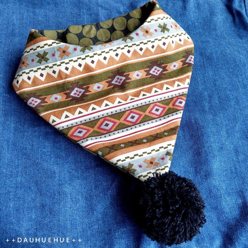 Eight-layer yarn bib pocket - camping green totem big hair ball pocket / scarf - Omamori - Cotton & Hemp 