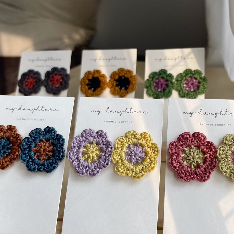 Crochet flower tassel earrings - ต่างหู - งานปัก 