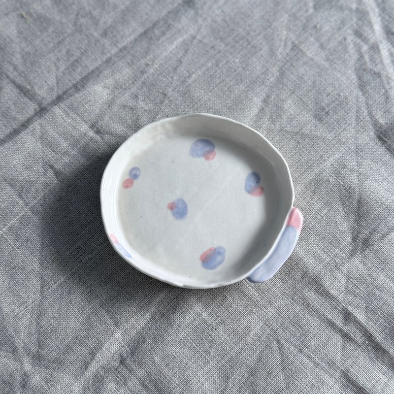 手作淺碟/未完成之島-粉暮 - 碟子/醬料碟/醬油碟 - 陶 