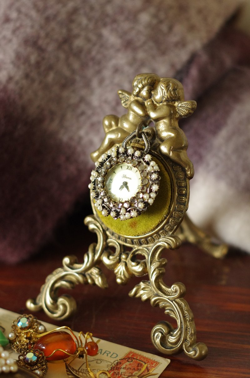 Old and good antique jewelry is absolutely rare French little angel pocket watch display stand W308 - อื่นๆ - โลหะ สีทอง