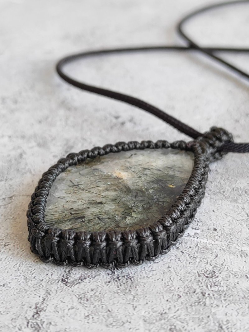 Natrolite with Aegirine macrame pendant, rare synergy 12 stones necklace - สร้อยคอ - เครื่องเพชรพลอย สีดำ