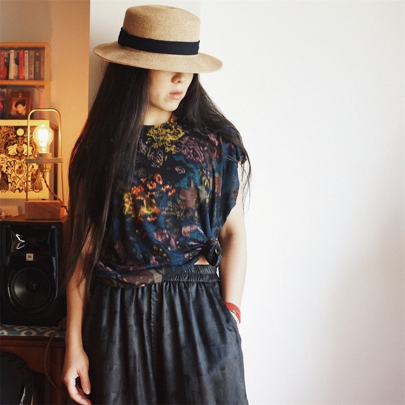 Blue bottom pattern Italian color knitted cotton micro-elastic fabric summer rough cut side loose rolled edge short T-shirt - เสื้อยืดผู้หญิง - ผ้าฝ้าย/ผ้าลินิน สีน้ำเงิน