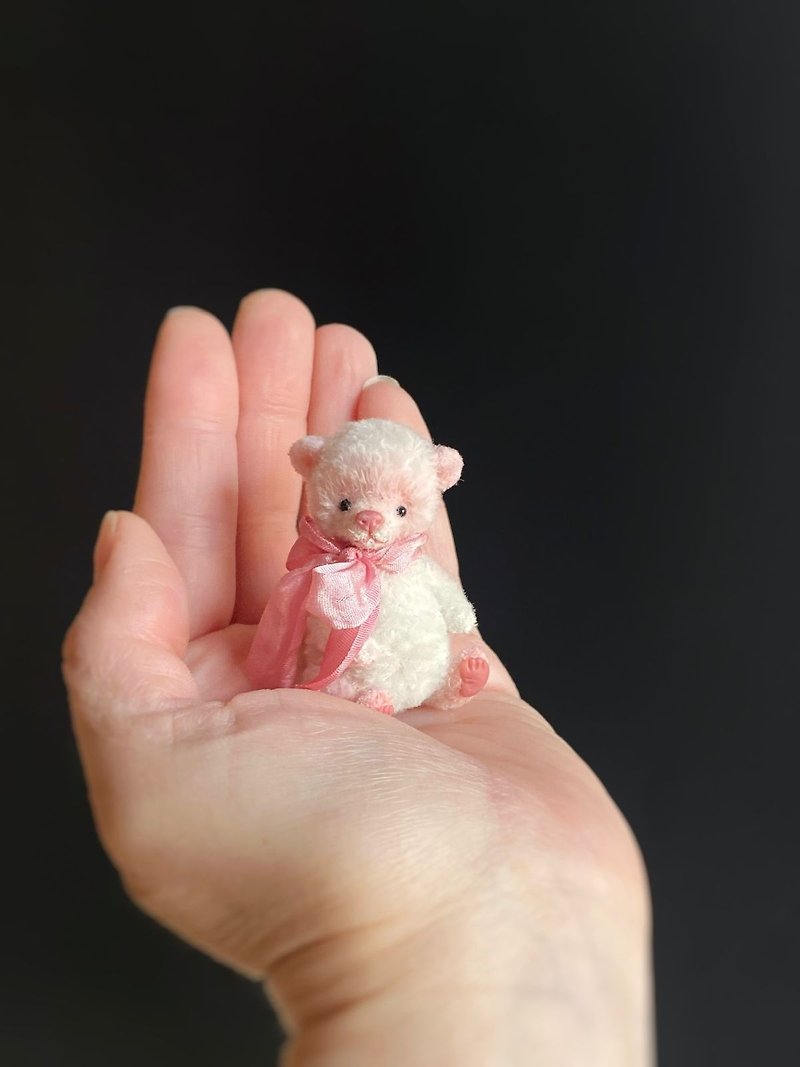 Miniature Pink Bear - 裝飾/擺設  - 其他材質 粉紅色