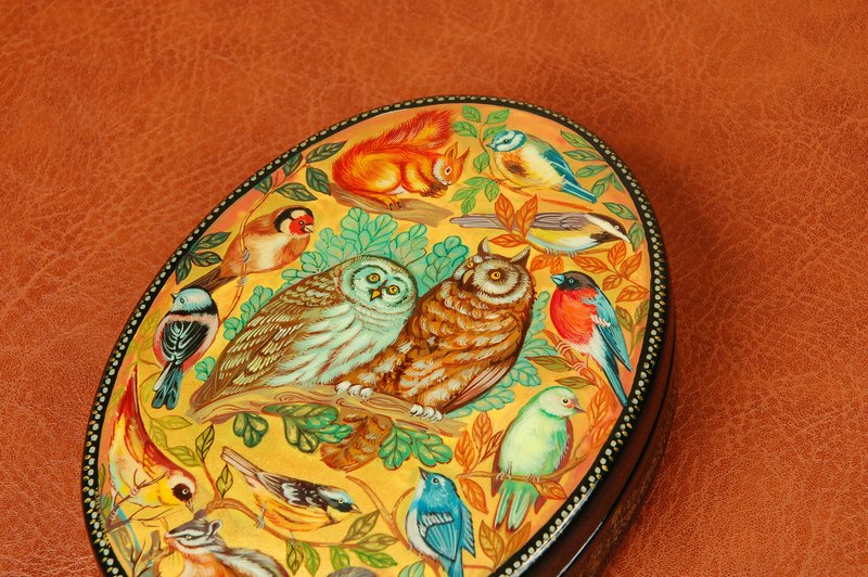 Birds on gold lacquer box wildlife hand-painted decorative miniature art - ของวางตกแต่ง - โลหะ สีทอง