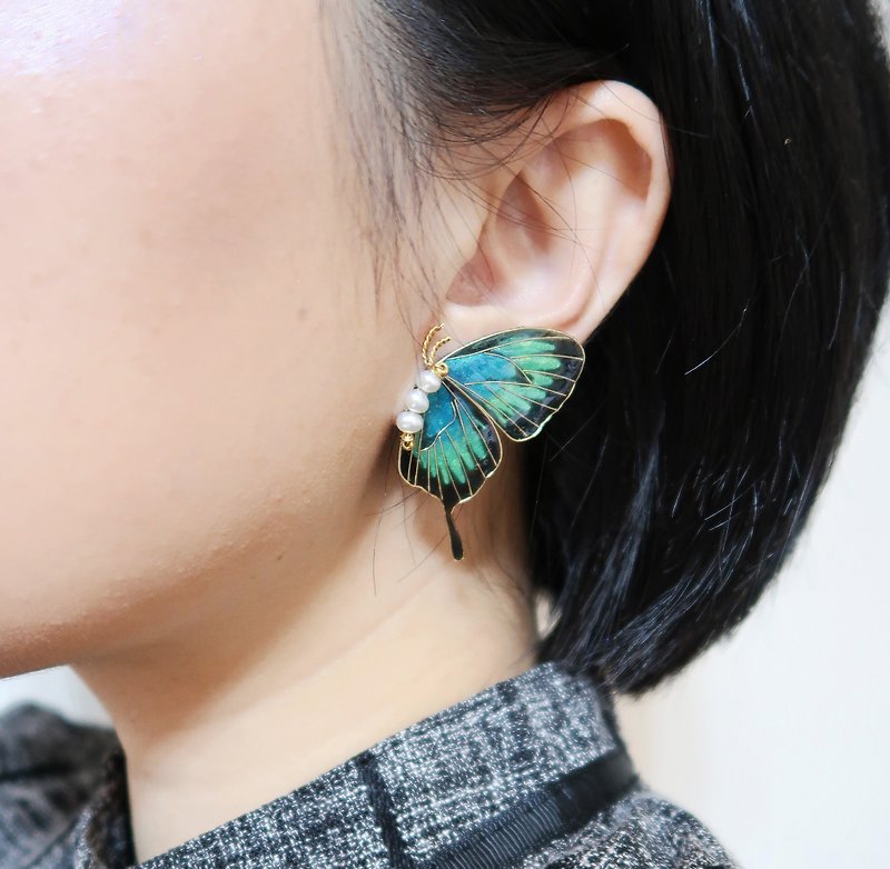 Miss Paranoid paranoia blue-green swallow-tail butterfly resin earrings unilateral sale 925 silver needle - ต่างหู - วัสดุอื่นๆ สีเขียว