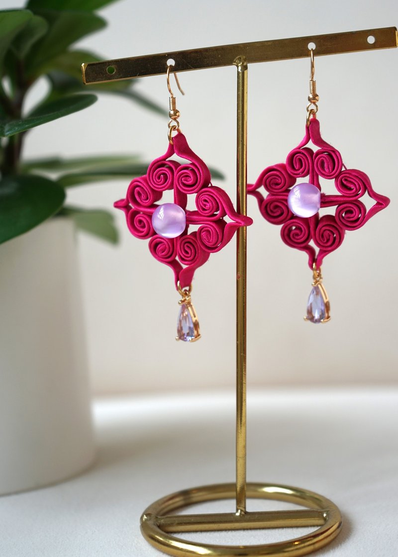 Ruyi Pankou Earrings - ต่างหู - ผ้าไหม สึชมพู