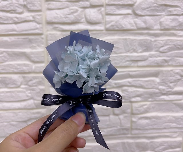 Car Air Vent Mini Flower Bouquet Aromatherapy With Blue Knitted Flowers