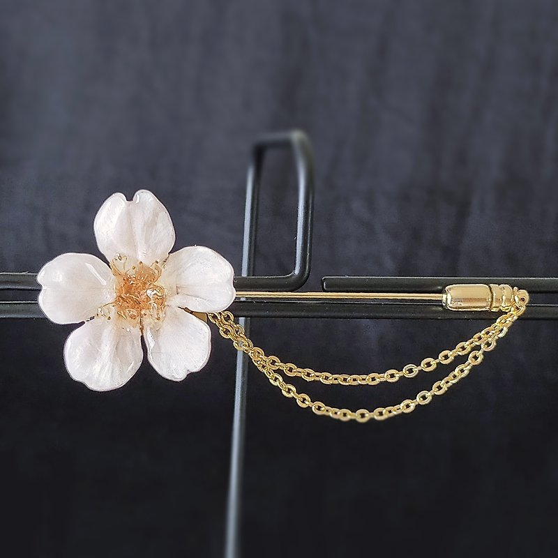 Everpink. こだわりの花びらで仕上げた本物の桜のハットピン  ブローチ  コサージュ  チェーン - 胸針/心口針 - 樹脂 粉紅色