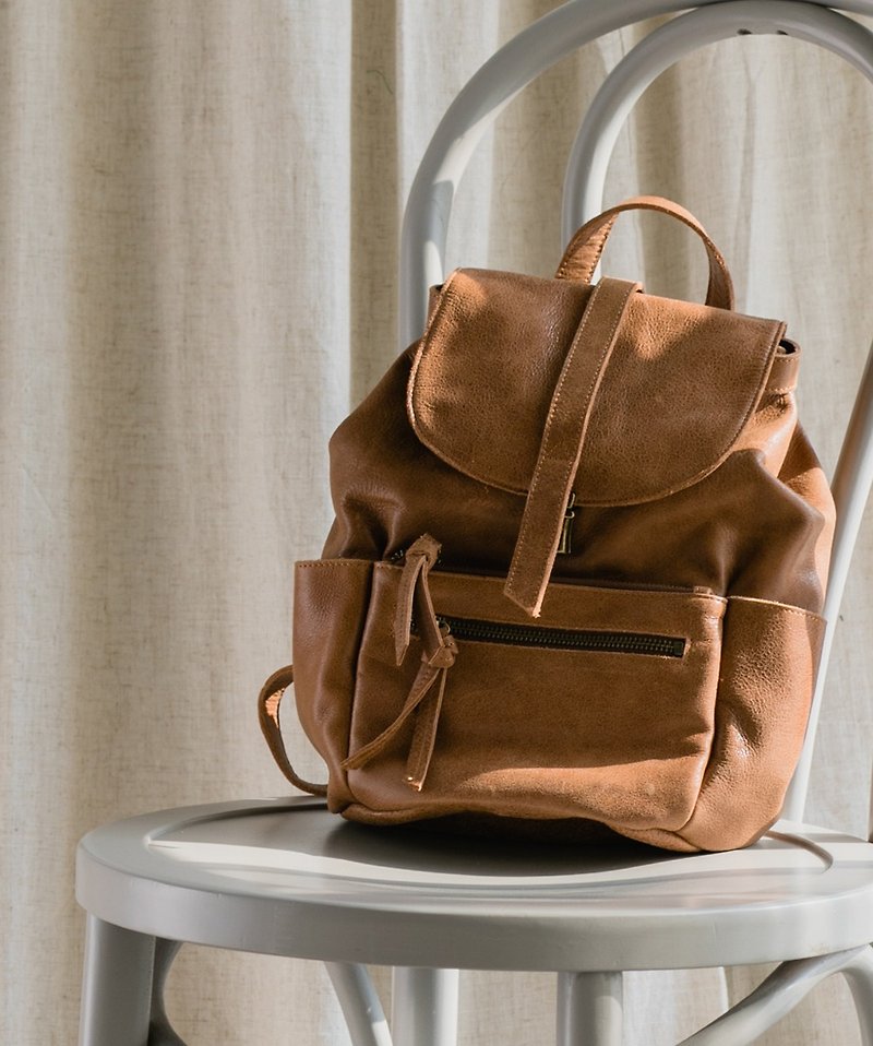 Soft leather simple retro mini backpack - caramel brown - กระเป๋าเป้สะพายหลัง - หนังแท้ สีนำ้ตาล