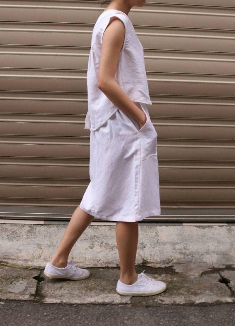 Summer white minimalist linen dress - ชุดเดรส - ผ้าฝ้าย/ผ้าลินิน 