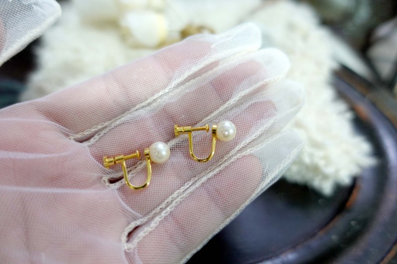 Japanese middle and old style small pearl classical Chanel simple Clip-On earrings high-end second-hand antique jewelry - ต่างหู - โลหะ สีทอง