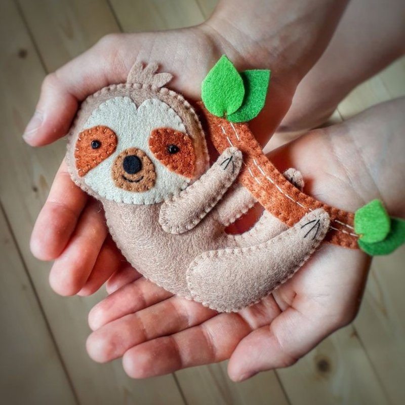 Felt sloth animal hanging ornament - ตุ๊กตา - เส้นใยสังเคราะห์ 