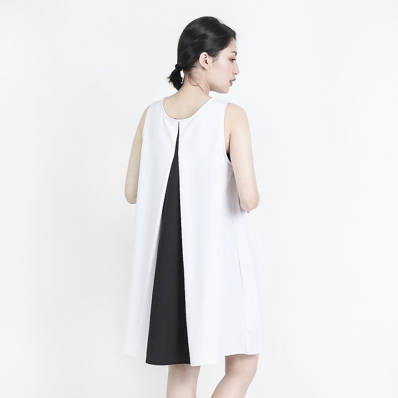 Twotone two-color asymmetric pleated vest dress _8SF112_ white - One Piece Dresses - Cotton & Hemp White