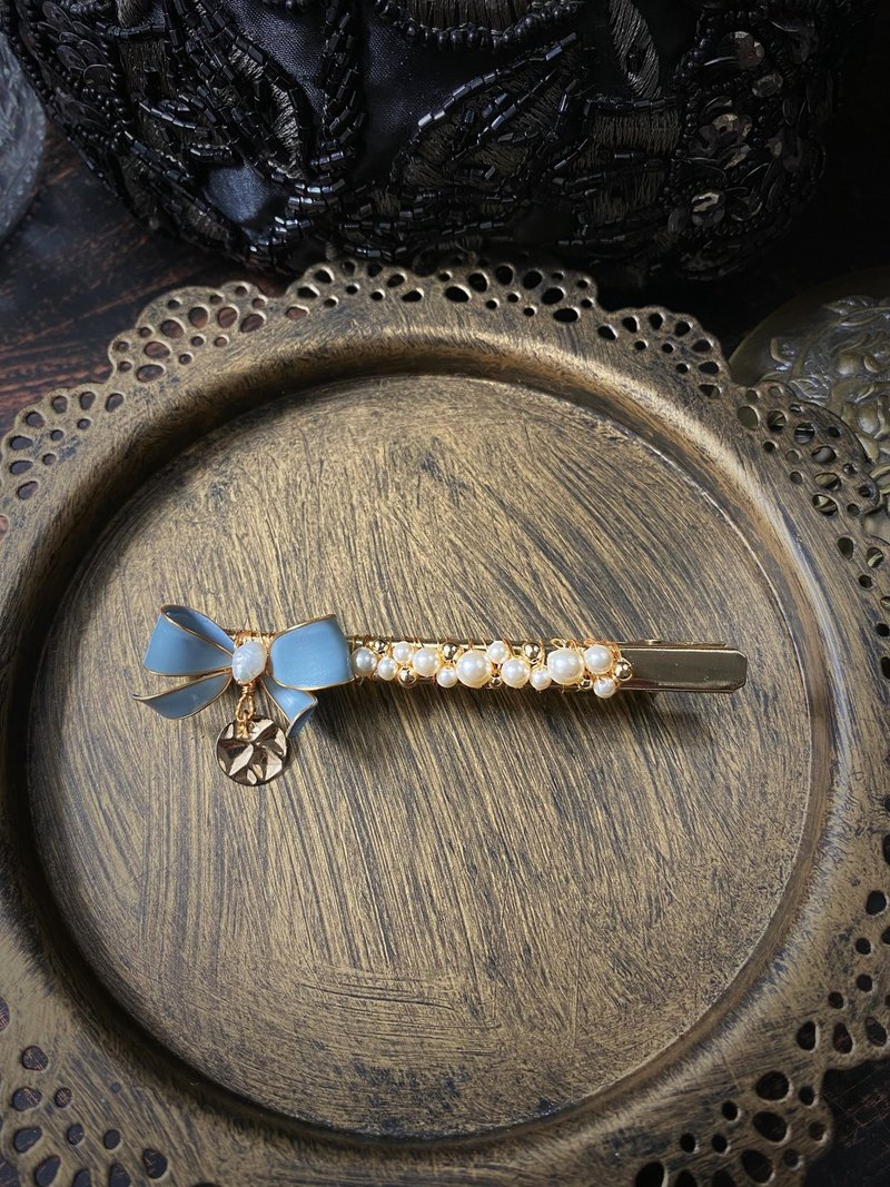 Pearlescent natural freshwater pearl bow long hair clip mist blue - เครื่องประดับผม - ไข่มุก สีน้ำเงิน