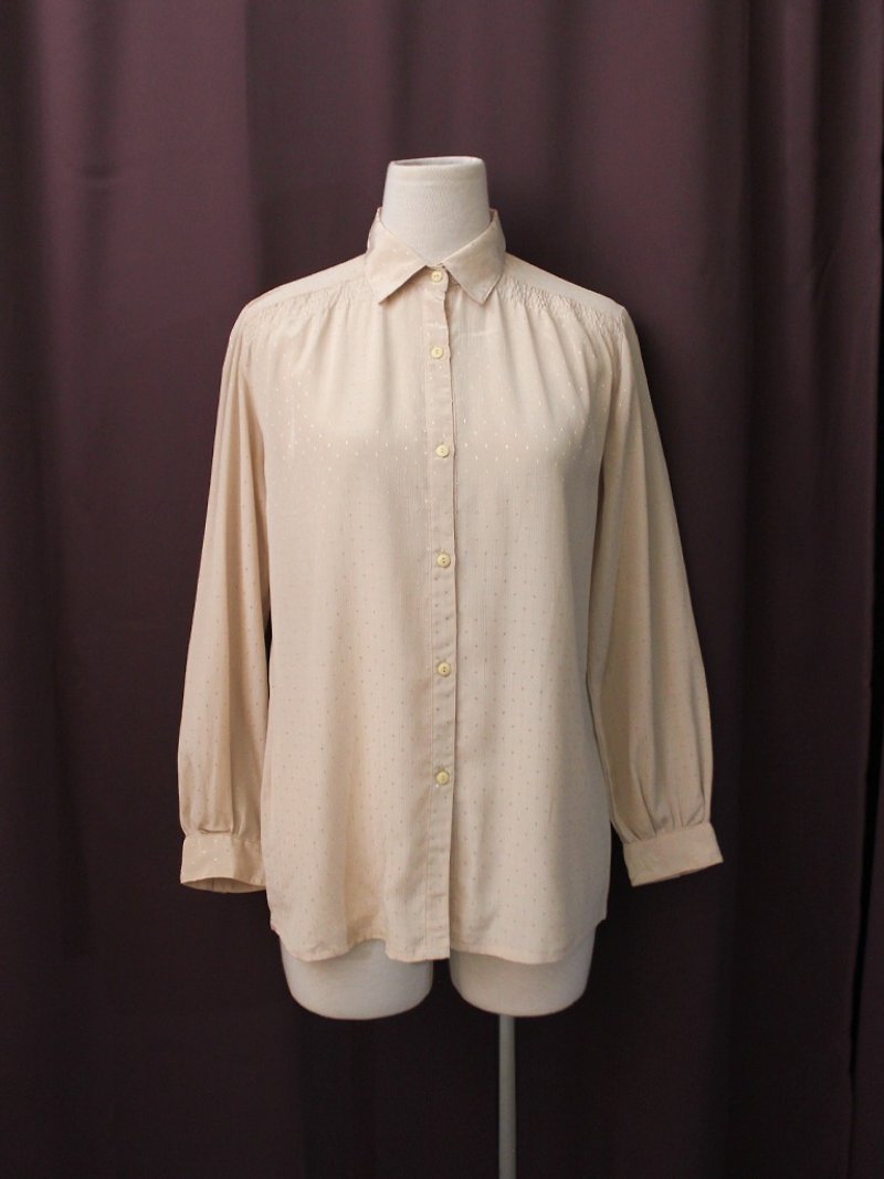 Vintage Japanese Elegant Cut Supreme Light Khaki Long Sleeve Vintage Shirt Vintage Blouse - เสื้อเชิ้ตผู้หญิง - เส้นใยสังเคราะห์ สีกากี