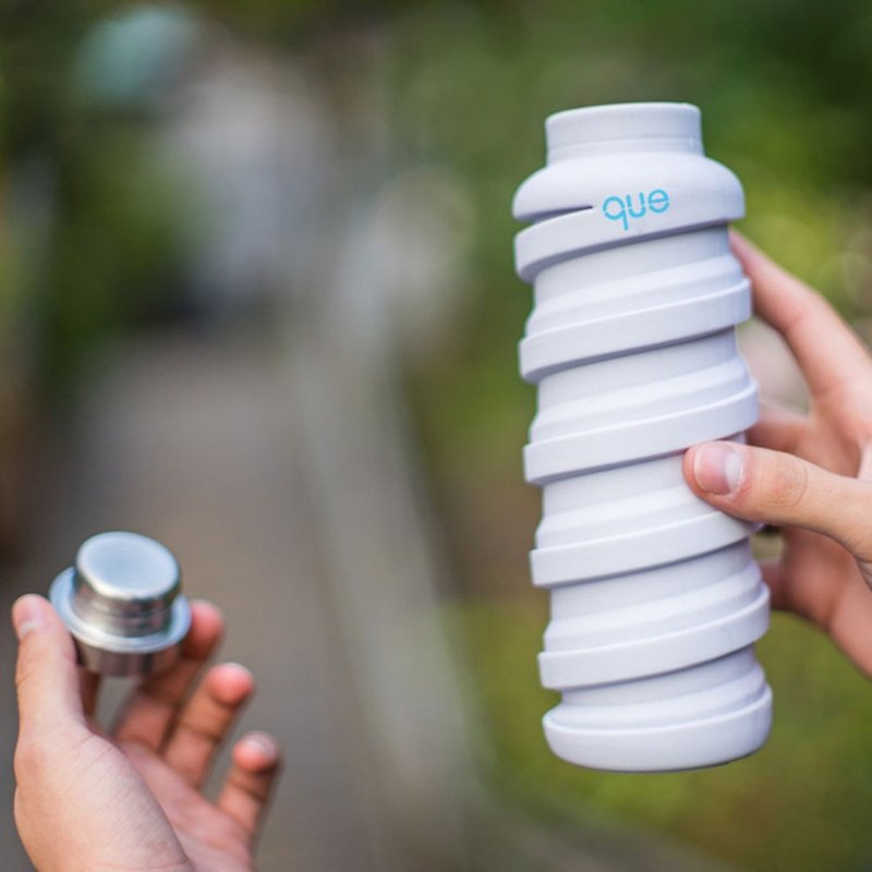 que Eco-friendly retractable water bottle white 600ml food grade silicone accompanying cup - กระติกน้ำ - ซิลิคอน ขาว