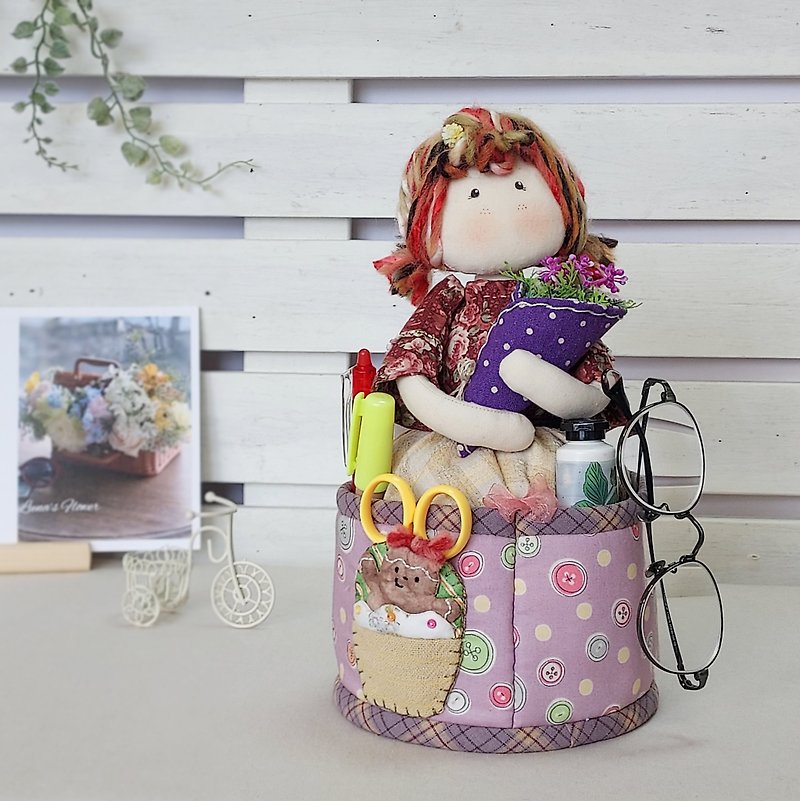 Doll-shaped desk storage bag | Cute and chic decoration - กล่องเก็บของ - ผ้าฝ้าย/ผ้าลินิน หลากหลายสี