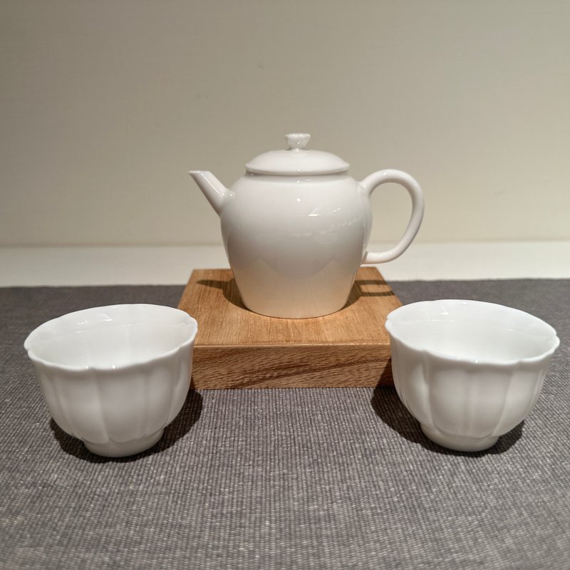 【瓷】梅花潤瓷壺(一壺二杯)精緻泡茶壺 - 茶壺/茶杯/茶具 - 其他材質 白色