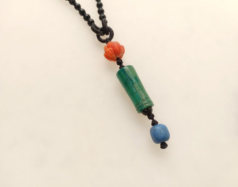 SD-056 Carved coral, horn and glass hand-knitted necklace - Necklaces - Jade Green