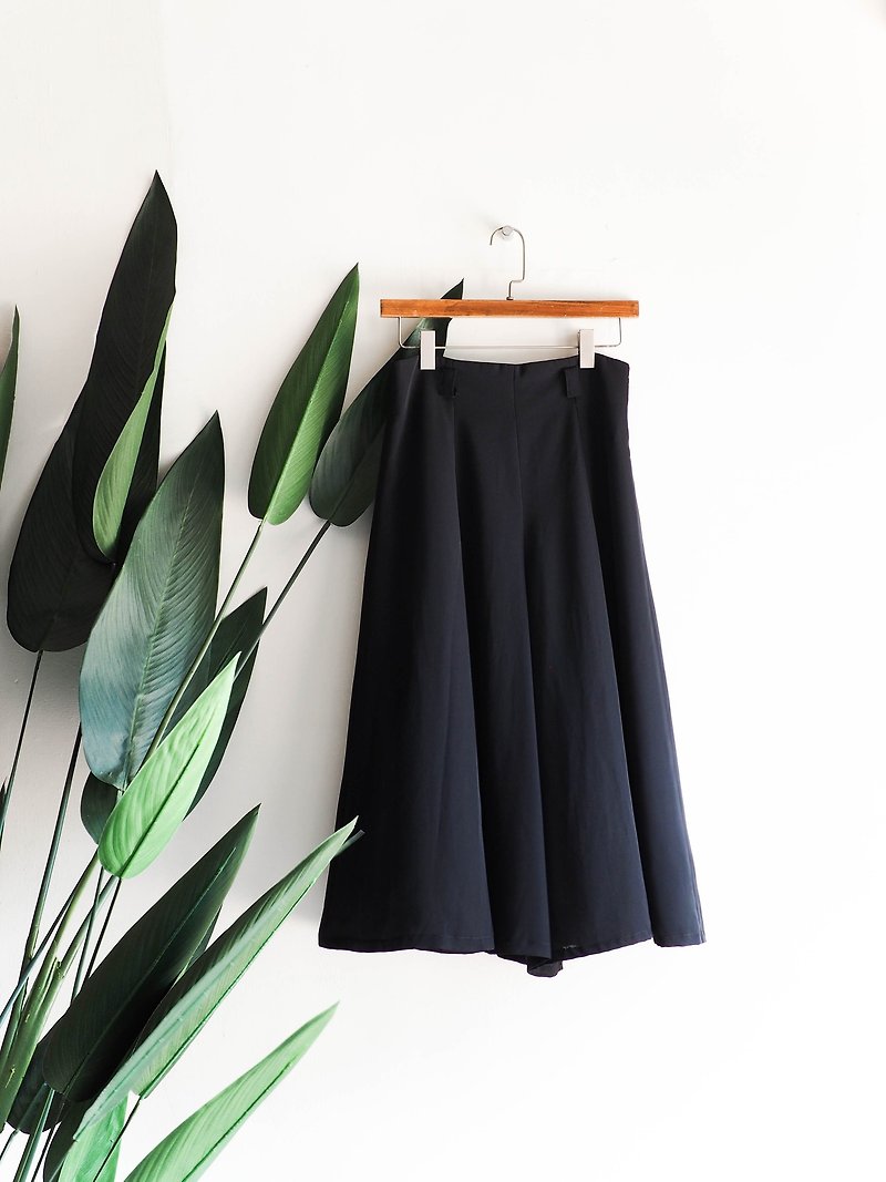 Kyoto Su black classic skirt swinging youthful girl antique spinning yarn wide pants skirt vintage - Women's Pants - Polyester Black