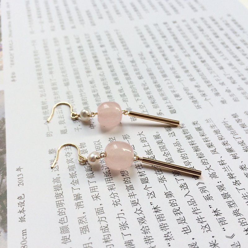 1４K Gold Filled-rose quartz elegant pierced earrings - Earrings & Clip-ons - Crystal Pink