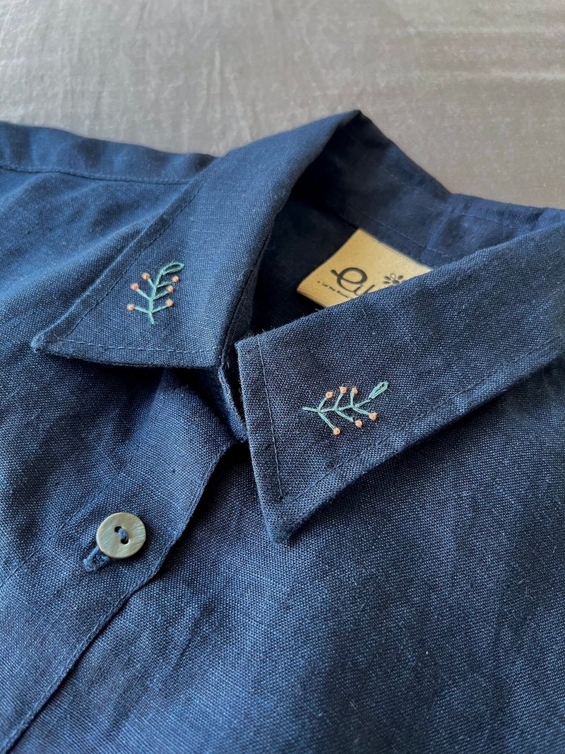 Sleeveless shirt// 100% linen fabric // navy color // dark blue color - 女上衣/長袖上衣 - 棉．麻 藍色