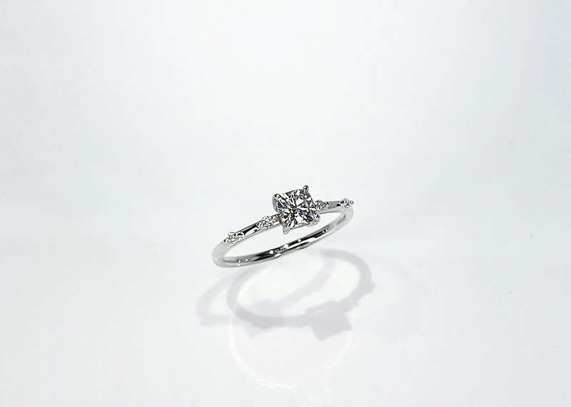 Moissanite | 0.5 carat diamond ring for women | Taichung store | Upgradeable K gold white gold real diamond - แหวนทั่วไป - เงินแท้ 