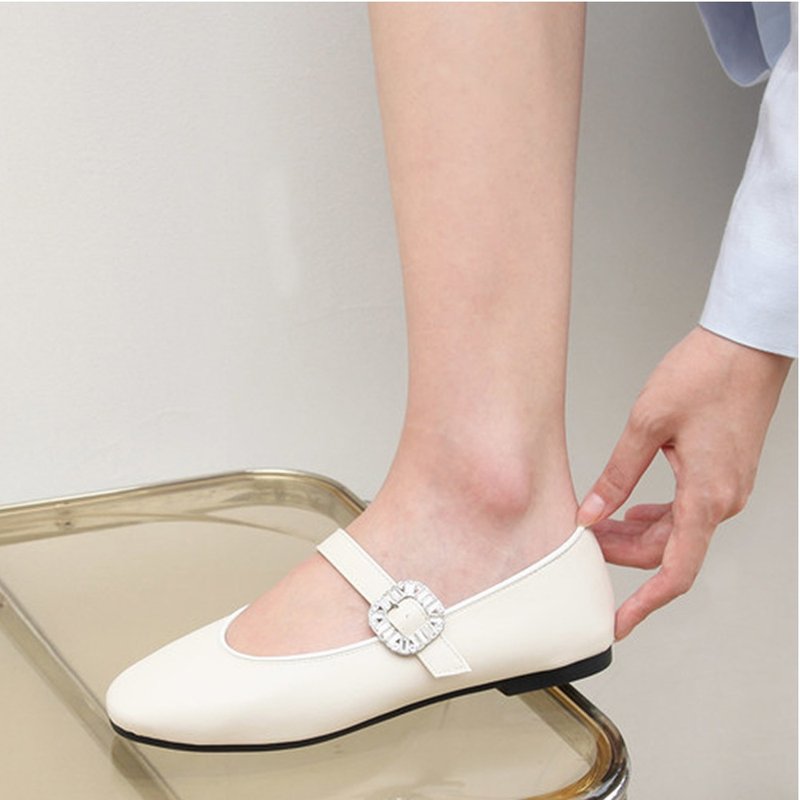 PRE-ORDER SPUR 花環扣平底鞋 RS7031 IVORY - 娃娃鞋/平底鞋 - 其他材質 