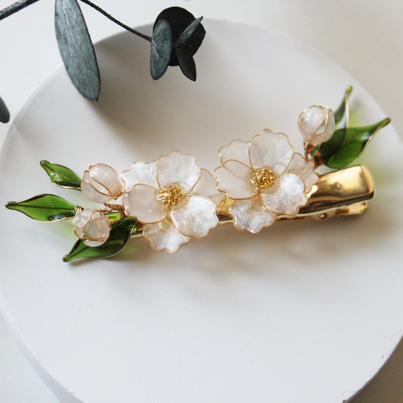 [Streaming Flower Hair Clip] Handmade Bronze Wire Resin Hair Accessories/Hair Clips - เครื่องประดับผม - เรซิน ขาว