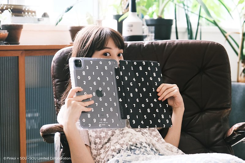 【Pinkoi x SOU・SOU】Black and white IPAD anti-fall tablet protective case - Tablet & Laptop Cases - Plastic Transparent