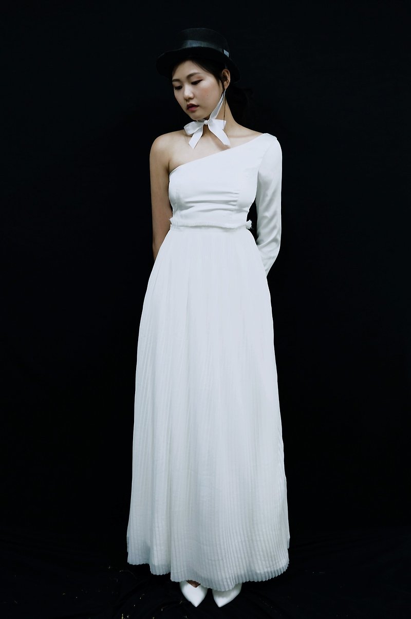 & Philosophy Simple Wedding Dress-One-Sleeve One-Sleeve One-piece Dress - ชุดเดรส - วัสดุอื่นๆ ขาว
