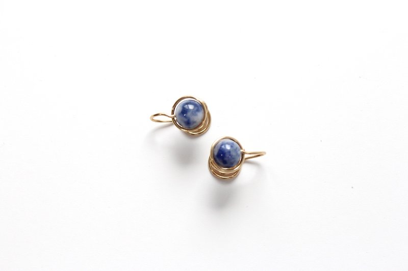 【Sodalite】classic earring (Customizable clip-on) - ต่างหู - เครื่องเพชรพลอย สีน้ำเงิน