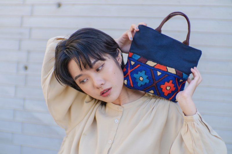 カシミールウール手織りポーチ-お祝い - トートバッグ・ハンドバッグ - ウール 多色