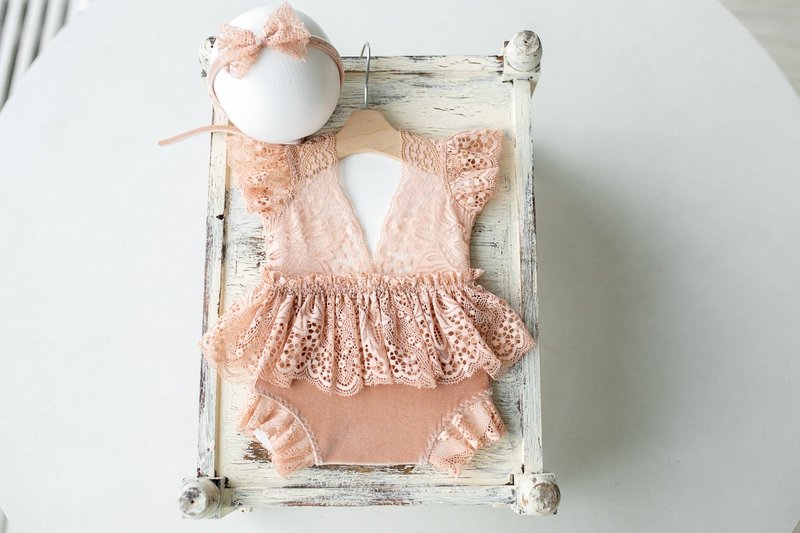 Pink bodysuit for newborn girls: the perfect outfit for a little girl - Baby Accessories - Other Metals Pink