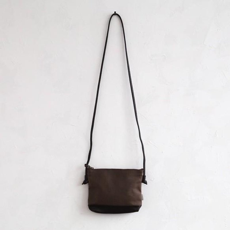 Plant dyeing shoulder pouch Yaku Sugisome (YG) - Messenger Bags & Sling Bags - Other Materials Brown