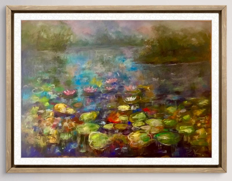 Silent Lily Pond – Large Semi-Abstract Waterlily Landscape in Soft Pastels - ตกแต่งผนัง - วัสดุอื่นๆ 