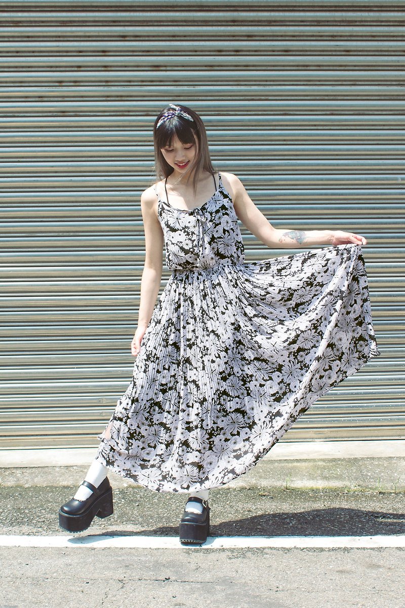 艸青古着 | Black and white fine flower thin shoulder strap vintage dress - One Piece Dresses - Other Materials Black