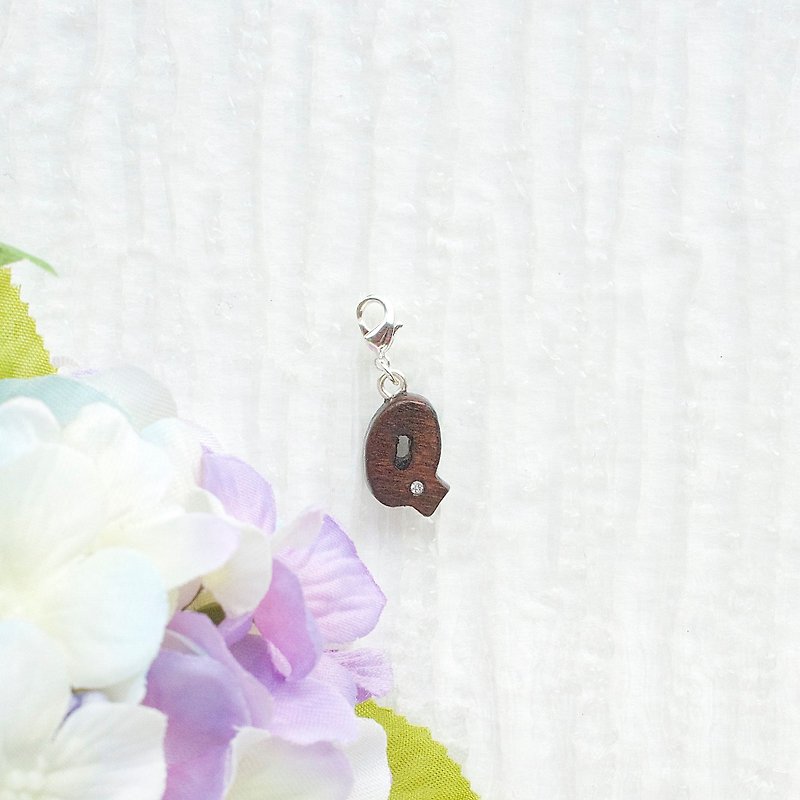 Letter wooden charm - Q - Charms - Wood Brown