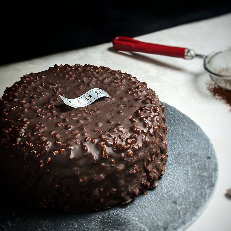 Crispy Soufflé Raw Chocolate Cake - Cake & Desserts - Fresh Ingredients Brown