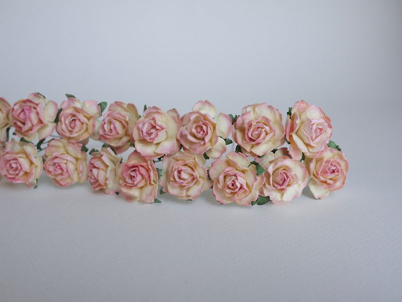 Paper Flower, centerpiece, 50 pieces rose size 2.5 cm., peach brush ivory color - 其他 - 紙 粉紅色