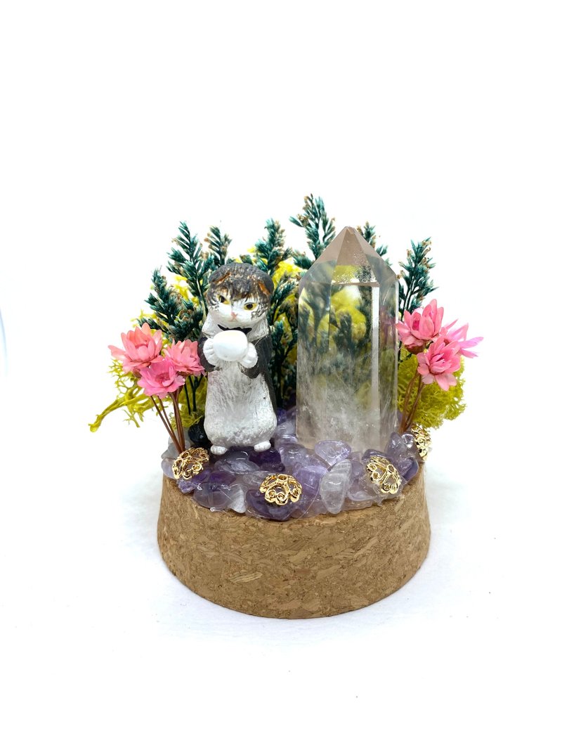 綠色樹林-貓咪與白水晶柱-公仔/水晶/乾燥花玻璃罩擺設 - 擺飾/家飾品 - 水晶 