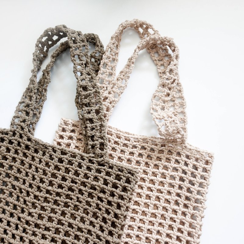 Crochet Net Bag Shoulder Bag in Luster Yarn - กระเป๋าถือ - ผ้าฝ้าย/ผ้าลินิน สีกากี